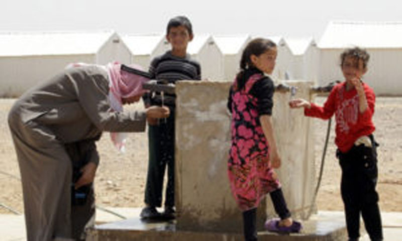 لاجؤون سوريون في مخيم الأزرق الأردني (AFP)