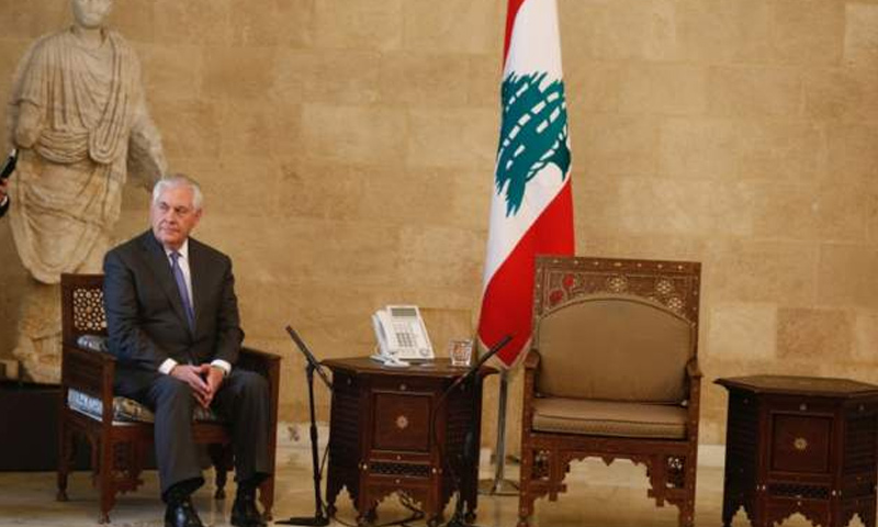 وزير الخارجية الأمريكي ريكس تيلرسون بانتظار نظيره اللبناني ورئيس الجمهورية - 15 شباط 2018 (رويترز)