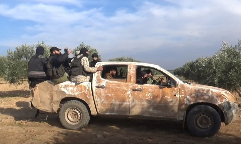 عناصر من هيئة تحرير الشام على الجبهات العسكرية في ريف إدلب الشرقي - كانون الثاني 2018 (وكالة إباء)
