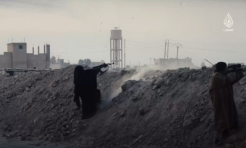 نساء في تنظيم "الدولة الإسلامية" على جبهات دير الزور - 8 شباط 2018 (مركز الحياة للإعلام)
