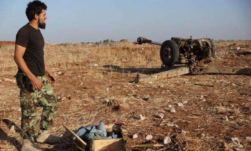 مقاتل من الجيش الحر في درعا - 2015 (رويترز)