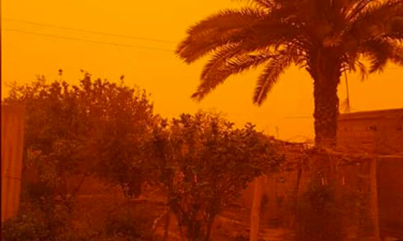 عاصفة رملية تضرب دير الزور- 24 آذار 2018 (فرات بوست)