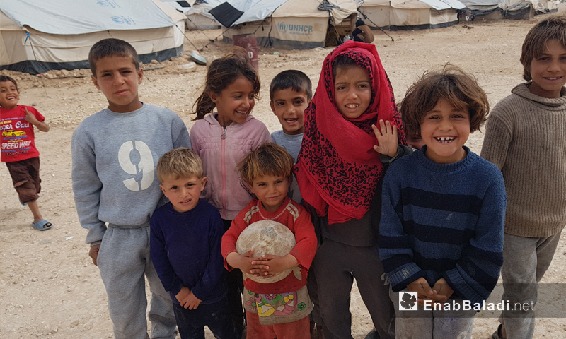 أطفال داخل مخيم العريشة بريف الحسكة الجنوبي - 9 آذار 2018 (عنب بلدي)