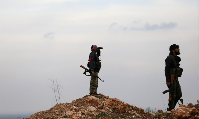 عناصر من الجيش الحر في قرية مريمين شمالي عفرين - آذار 2018 (رويترز)