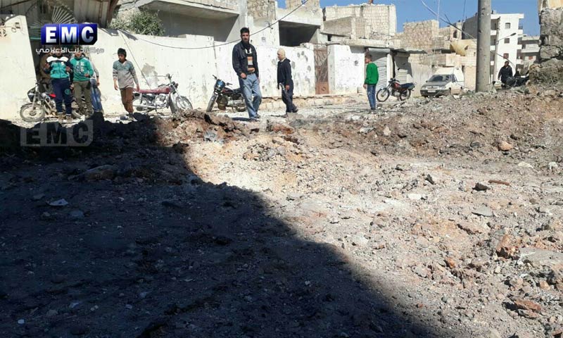 آثار القصف على معرة مصرين في ريف إدلب - 12 آذار 2018 (مركز إدلب الإعلامي)