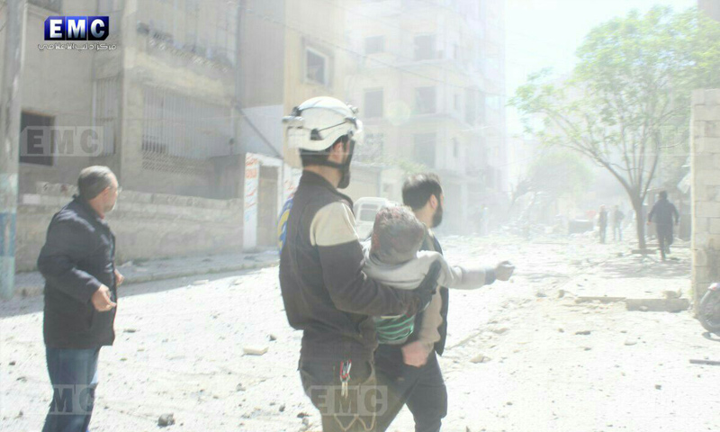 آثار القصف الجوي على مدينة أريحا بريف إدلب - 4 نيسان 2018 (مركز إدلب الإعلامي)