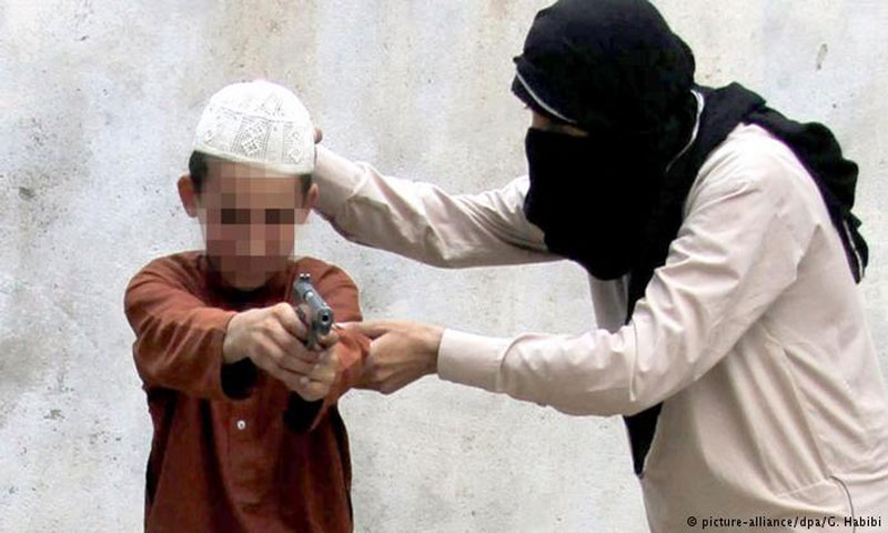 تعبيرية لطفل من تنظيم الدولة الإسلامية في العراق(DPA)