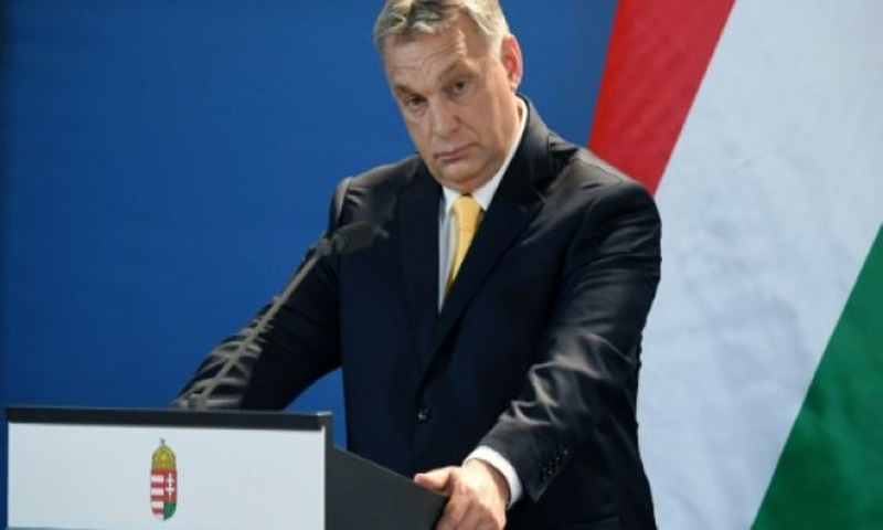 رئيس الوزراء المجري فيكتور اوربان في مؤتمر صحافي في 10 نيسان/ابريل 2018 في بودابست (AFP)