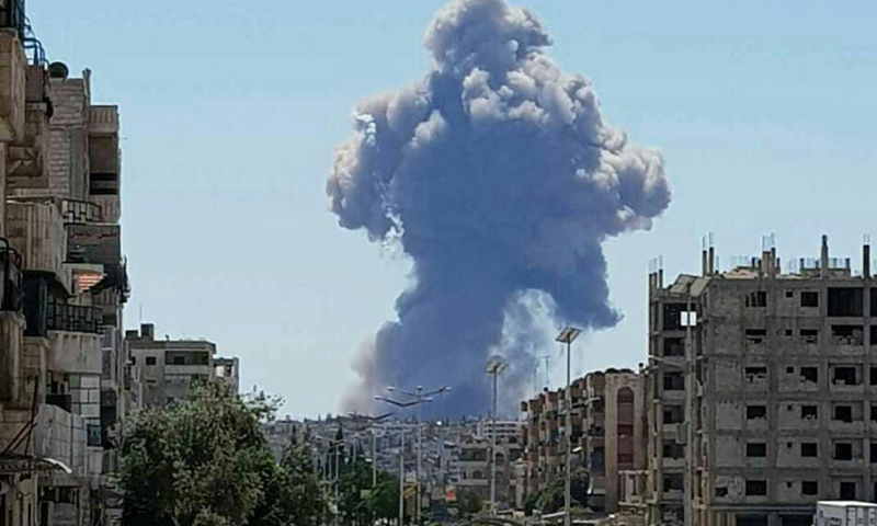 تصاعد الدخان من مطار حماة العسكري - 18 من أيار 2018 (ناشطون)