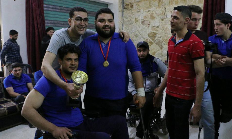 تتويج الفائزين في بطولة رفع الأثقال لذوي الاحتياجات الخاصة بريف حلب - 13 من أيار 2018 (الهيئة السورية للرياضة والشباب)