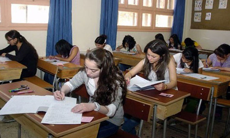 طلاب سوريون يتقدمون لامتحانات الثانوية (سانا)