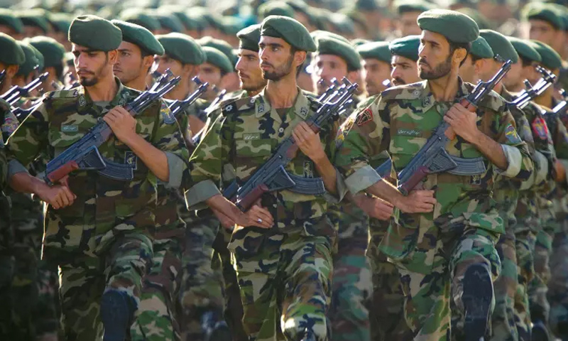 عناصر من الحرس الثوري الايراني (رويترز)