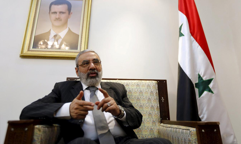 وزير الإعلام السابق عمران الزعبي يتحدث خلال مقابلة مع وكالة "رويترز" في مكتبه في دمشق - 10 شباط 2016 (رويترز)