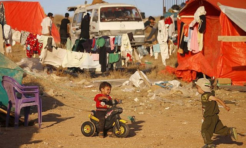 أطفال درعا في المخيمات على حدود الأردن (AFP)