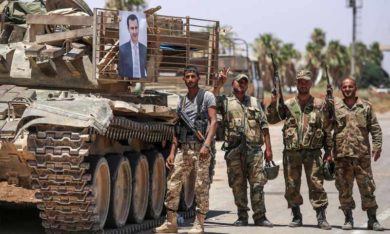مقاتلون من قوات الأسد عند معبر نصيب الحدودي مع الأردن (AFP)