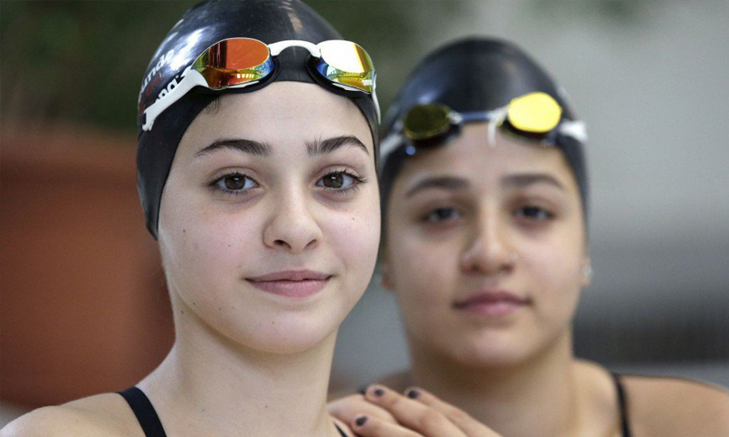 السباحتان السوريتان سارة ويسرى مارديني (DPA)
