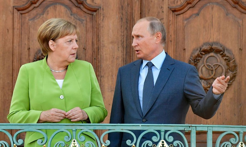 الرئيس الروسي مع المستشارة الألمانية في مدينة ميزبيرج في ألمانيا 18 آب 2018 (DW)
