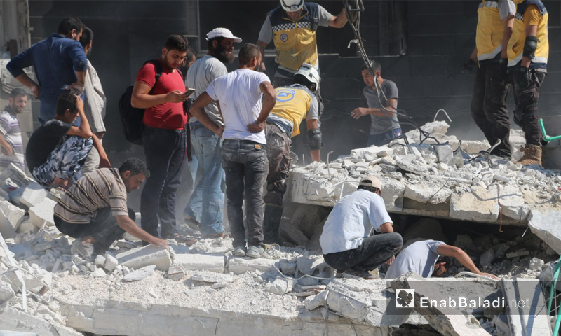 آثار الدمار الذي خلفه انفجار مستودع للذخيرة في سرمدا بريف إدلب - 12 من آب 2018 (عنب بلدي)