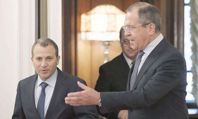 وزير الخارجية الروسي سيرغي لافروف ونظيره اللبناني جبران باسيل (AP)