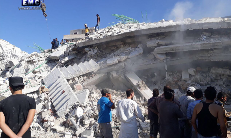 آثار انفجار مستودع الذخيرة في مدينة سرمدا بريف إدلب - 12 من آب 2018 (مركز إدلب الإعلامي)