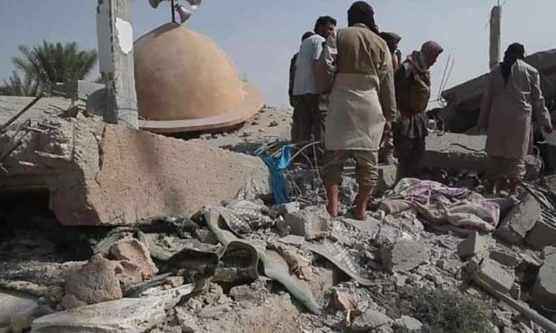 قصف بغارات لطيرن التحالف الدولي استهدف مسجد عثمان بن عفان ببلدة السوسة شرقي دير الزور 19 تشرين أول 2018 (ناشطون في تويتر)