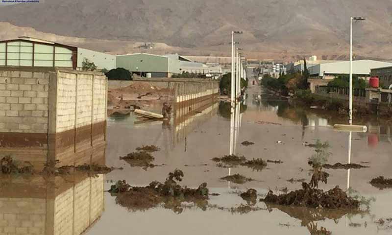 سيول في المنطقة الصناعية بمدينة عدرا شرقي دمشق نتيجة فيضان سد الضمير 21 تشرين أول 2018 (غرفة صناعة دمشق وريفها)