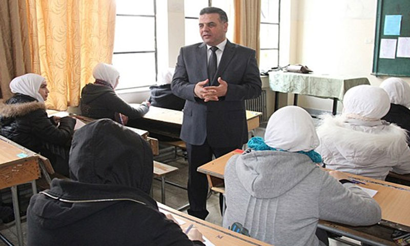 وزير التربية في زيارة لمدرسة في دمشق (سانا)