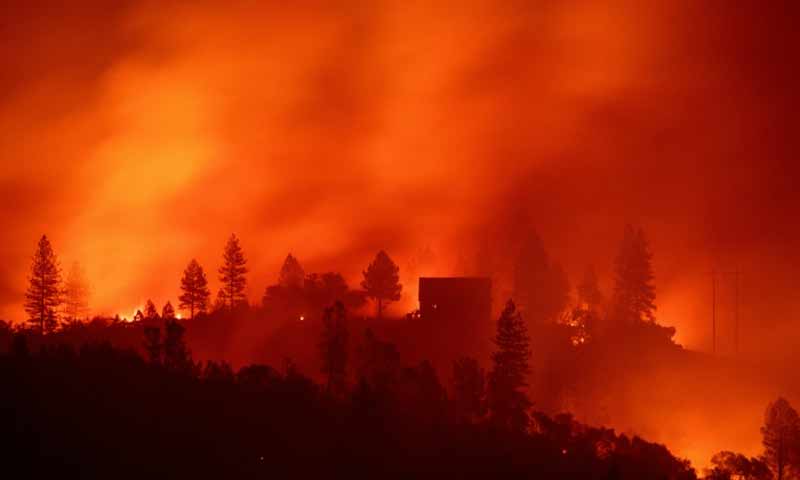 الحرائق في ولاية كاليفورنيا الأمريكية 15تشرين الثاني 2018 (فرانس برس)