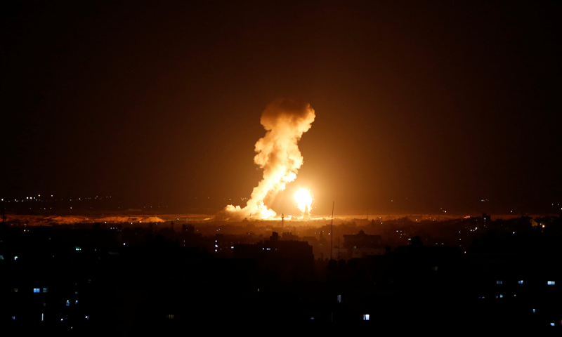 القصف الجوي الإسرائيلي على قطاع غزة- 12-11-2018 (رويترز)