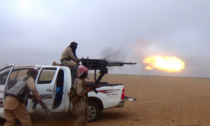 عناصر تنظيم الدولة في أثناء الهجوم على بلدة البحرة شرق الفرات - 24 من تشرين الثاني 2018 (أعماق)