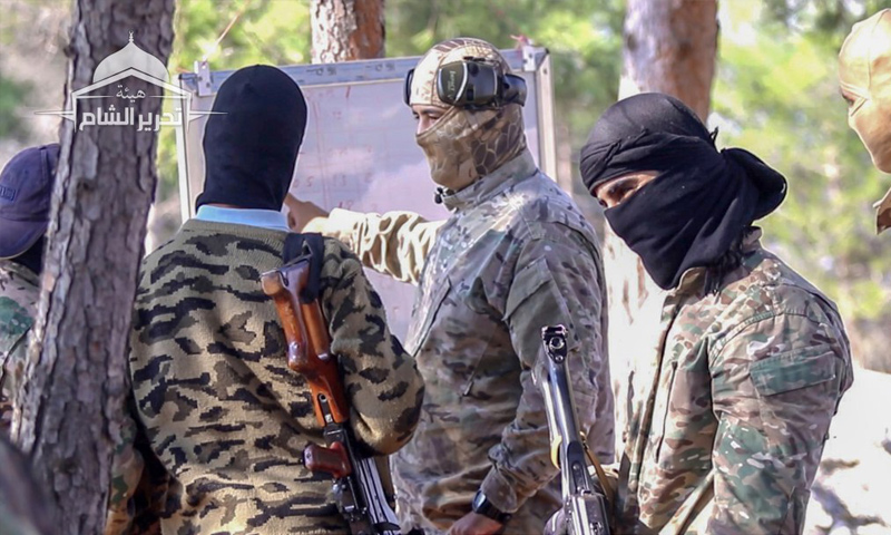 عناصر من هيئة تحرير الشام في معسكر تدريبي بريف إدلب - (تحرير الشام)