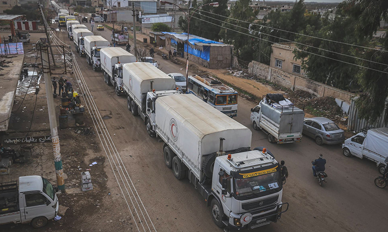 قافلة المساعدات الغذائية التي دخلت بلدة طفس بريف درعا-12 كانون الأول (الهلال الأحمر)