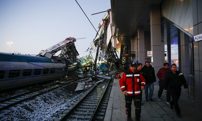 مقتل سبع أشخاص في حادث تحطم القطار السريع في العاصمة التركية أنقرة-13 من كانون الثاني 2018 (NTV)
