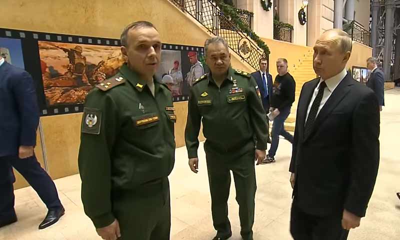 الرئيس الروسي فلاديمير بوتين أثناء زيارة لمعرض أسلحة المعارضة السورية في موسكو 18 كانون الأول 2018 (روسيا اليوم)
