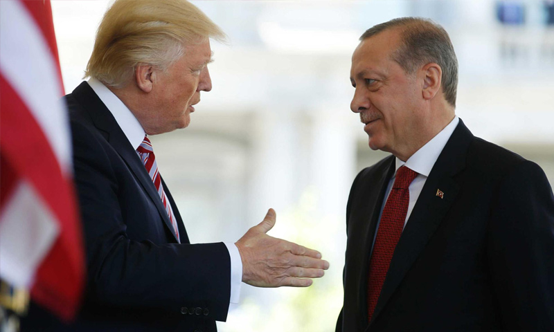 ترامب يتحدث مع أردوغان - 2017 (رويترز)