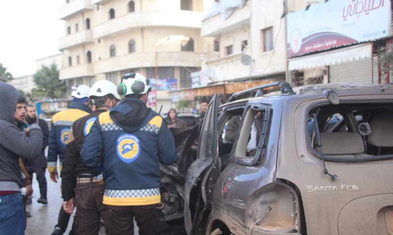 تفجير عبوة ناسفة بسيارة عند دوار الشمعة وسط مدينة إدلب 9 كانون الثاني 2019 (الدفاع المدني السوري)