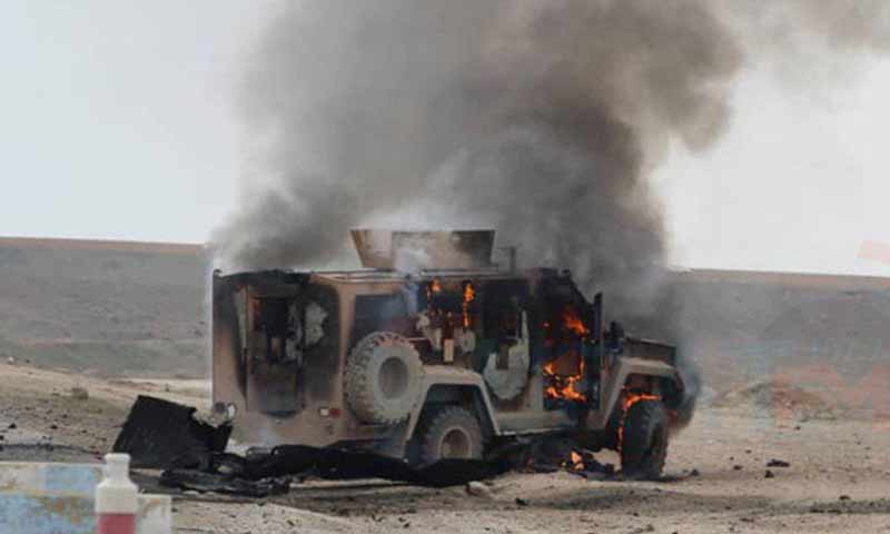 عربة تابعة للتحالف الدولي بعد تعرضها لتفجير مفخخ في منطقة الشدادي جنوبي الحكسة 21 كانون الثاني 2019 (فرات إف إم)