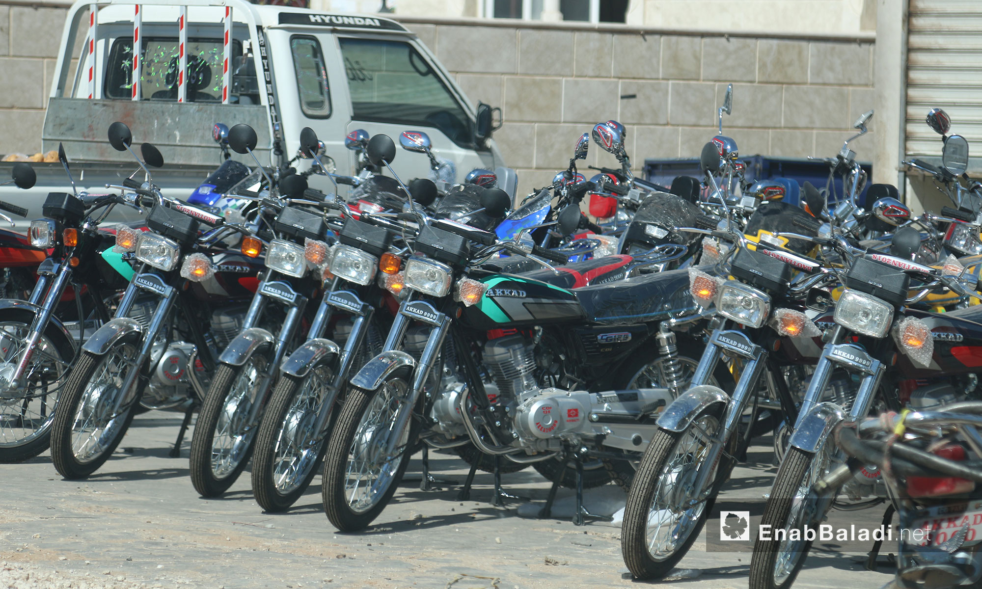 محل بيع الدراجات النارية الجديدة والمستعملة في سرمدا بإدلب - 12 حزيران 2017 (عنب بلدي)