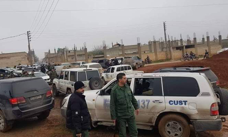 دورية من الجمارك في مدينة قمحانة بريف حماة الشمالي - 8 من شباط 2019 (فيس بوك)