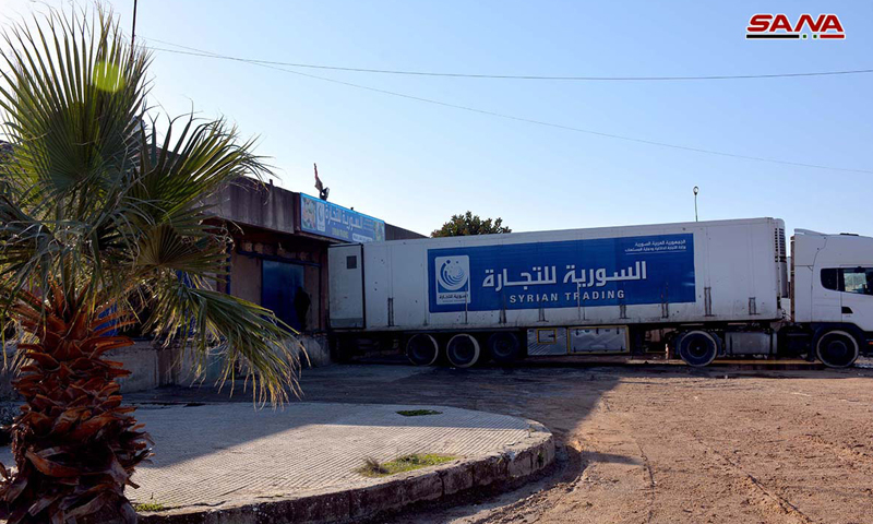 سيارة شاحنة تابعة للمؤسسة السورية للتجارة في سوق الهال بدمشق (سانا)