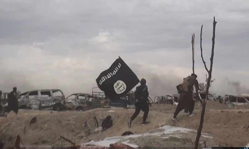 الاشتباكات بين مقاتلي تنظيم الدولة وقسد في الباغوز شرق الفرات 16 آذار 2019 (ناشر نيوز)
