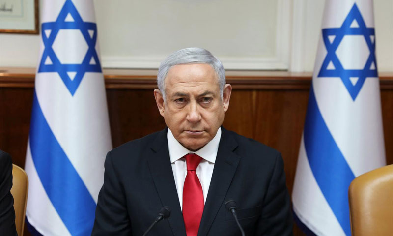 رئيس الوزراء الإسرائيلي بنيامين نتنياهو ف مكتبه في القدس خلال اجتماع الحكومة الأسبوعي - 5 أيار 2019 (رويترز)