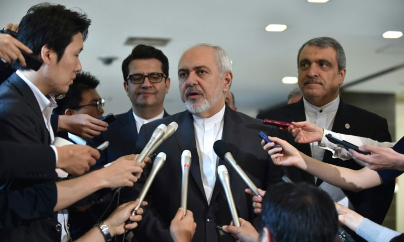 وزير الخارجية الإيراني جواد ظريف في طوكيو - 16 أيار 2019 (AFP)