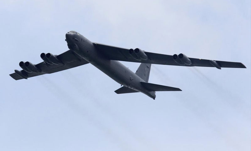 قاذفة أمريكية من طراز B-52 (رويترز)