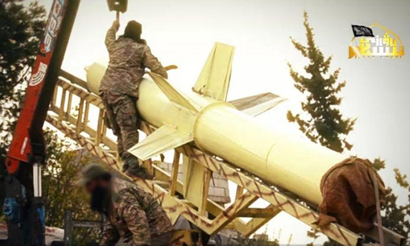 صورة لصاروخ كبير الحجم استعرضه الحزب التركستاني في إصدار عبر تلغرام - 17 من أيار 2019 (صوت الإسلام)