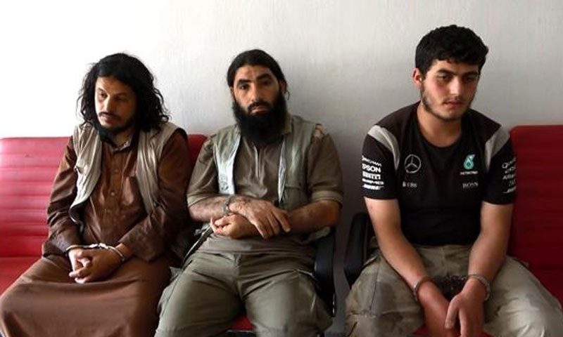 ثلاثة مشتبهين بانتمائهم لتنظيم "الدولة الإسلامية" في قبضة حرس الحدود التركي - 4 حزيران (الأناضول)