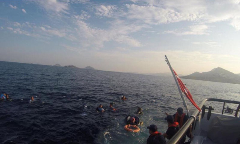 عملية إنقاذ مهاجرين قبالة سواحل بودروم التركية- 17 حزيران 2019 (دوغان)