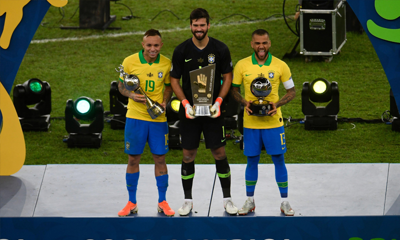 أليسون بيكر حارس مرمى منتخب البرازيل ونادي ليفربول الإنجليزي (AFP)