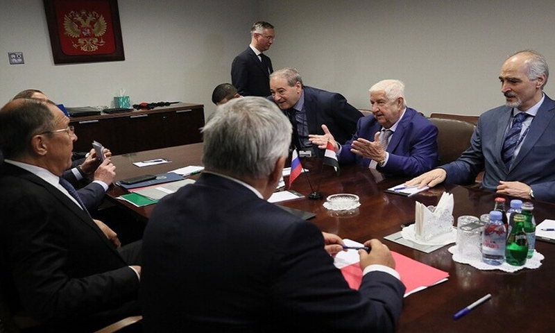 وزير الخارجية السوري وليد المعلم في لقاء مع نظيره الروسي سيرجي لافروف (سبوتنيك)