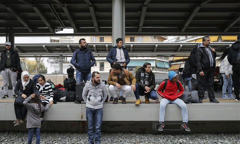 لاجئون يريدون الذهاب إلى بلدان مختلفة في أوربا يتظاهرون في محطة "لاريسيس" بأثينا- 5 من نسيان 2019 (يني شفق)